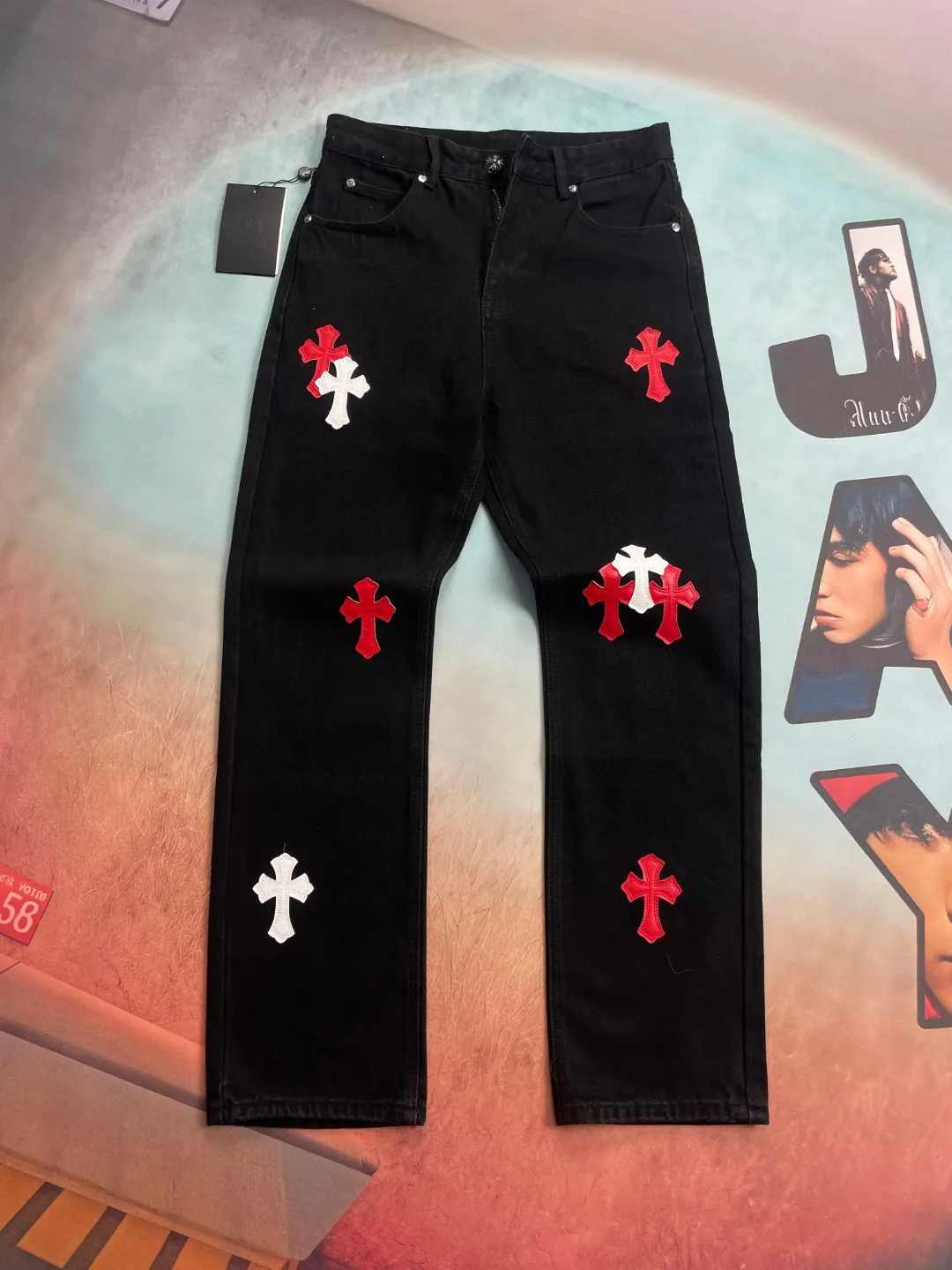 🅿️290 🔘Style No.-KL161 🔘Cross Heart𝐂𝐡𝐫𝐨𝐦𝐞 𝐇𝐞𝐚𝐫𝐭 City Limited Sanskrit Cross Patched Leather Jeans* These two pairs of Cros Heart city limited series jeans! This is an ultra-limited edition launched by Kroxin, a hard currency in the fashion circle! The overall material of the pants is classic black denim, which has a great texture, feels crisp yet soft, and is extremely durable. The colorful crosses and letter patterns on it are a highlight. The crosses come in orange, white, red and other colors. They are presented through exquisite embroidery technology. They are full of three-dimensionality, bright and not easy to fade. The letter patterns are also exquisitely embroidered, and they complement each other with the cross, which directly adds to the sense of fashion. In terms of production technology, Croxin has always strived for excellence. The wiring is very neat, every stitch is just right, and the hardware accessories are also customized, such as buttons and zippers. They are not only durable, but also have Croxin's iconic detailed design, which is full of high-end feeling. The shape is an unobtrusive straight design, which can well modify the shape of the legs. Whether you have thick or thin legs, they will look good on you. Moreover, this style is very versatile and can be easily worn in various styles. Here are some matching suggestions: Street style: Pair your upper body with a loose white hooded sweatshirt, a black Crocodile leather jacket, and a pair of black high-top Converse or Martin boots for a cool and handsome look. If you add Kroxin's silver necklace or ring, the overall look will be more complete. Casual chic: A simple short-sleeved T-shirt in a solid color, such as black, gray or white, will look great with these pants. Put on a pair of white Nike sneakers and carry a Crouching crossbody bag, and you will be both comfortable and fashionable on the street every day. Retro style: You can choose a floral shirt, tuck the hem into your pants, and pair it with a pair of retro western boots or designer shoes to instantly create a retro and personalized atmosphere. These pants are really a must-have fashion item, and they can also be matched as a pair for couples. You can pair them with your partner and be the center of attention when out on the street! If you like fashion, don’t miss it!  Size: S M L XL (28.30.32.34) Color: black with red, black with orange